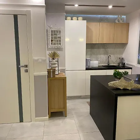 アパート Komfortowy Apartament Przy Lesie グディニャ