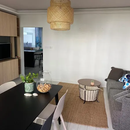 アパート Komfortowy Apartament Przy Lesie グディニャ